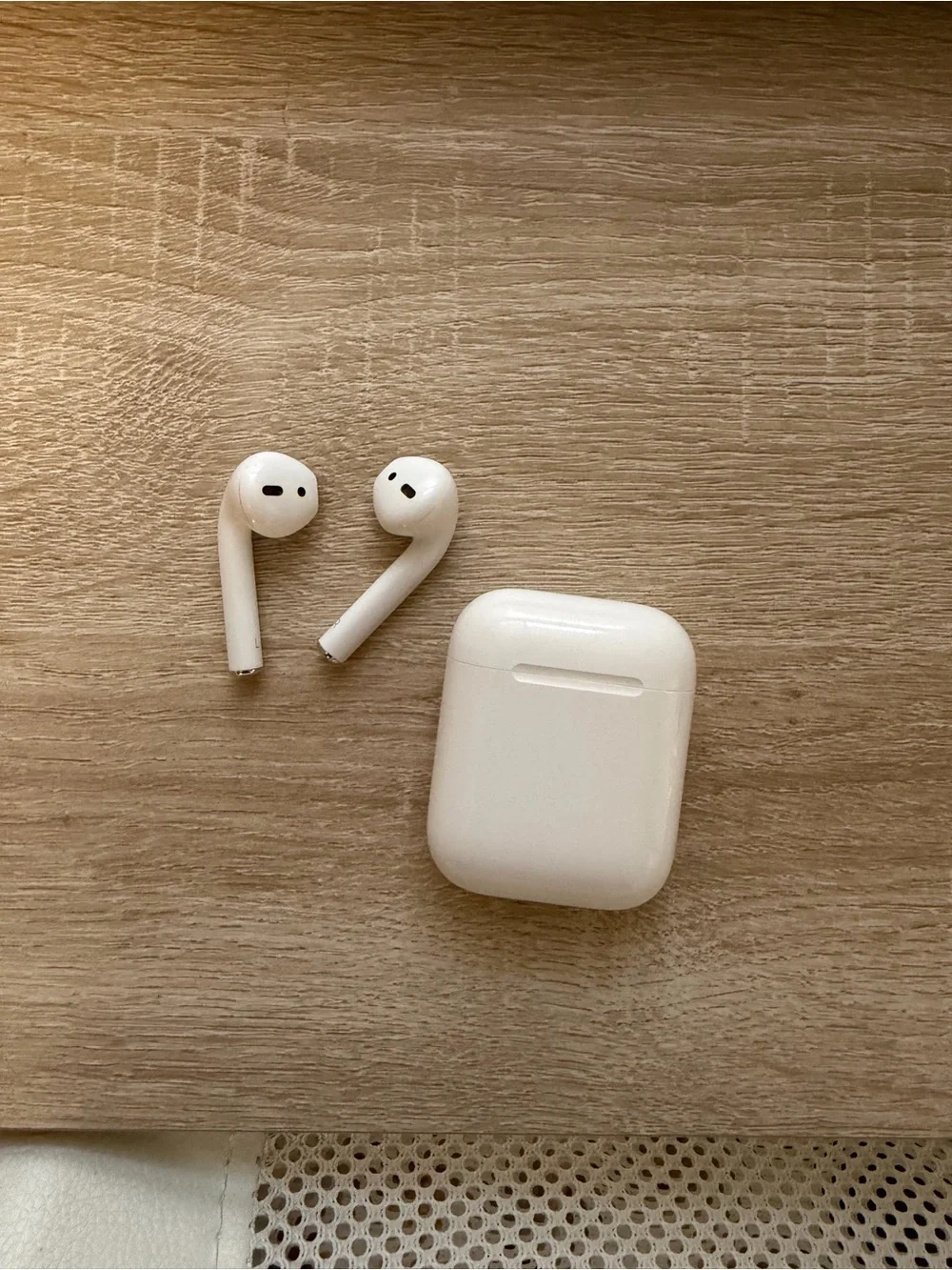 Apple AirPods Gen 2